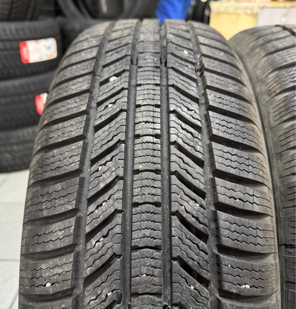 225 60 18 kışlık Continental 1 kış kullanıldı tarıh 2024 - 6