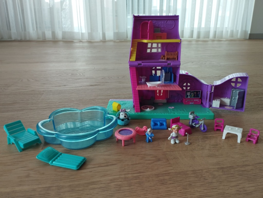 Polly Pocket Pollyville 4 katlı evi ve havuzu - 8