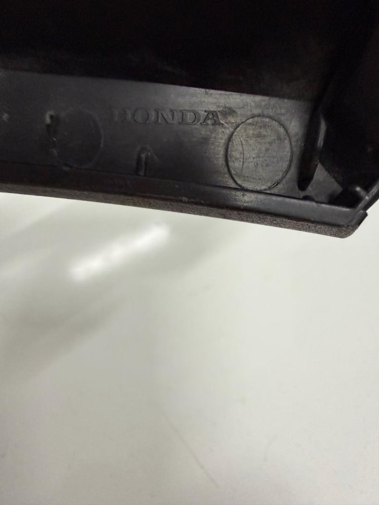 Honda civic FB7 ön cam ızgara ucu çıkma orjinal - 4