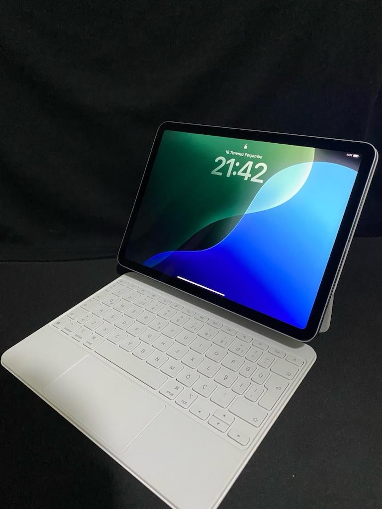 İPad Air M3 11 + Magic keyboard+ Apple Pencil Type -C - 4