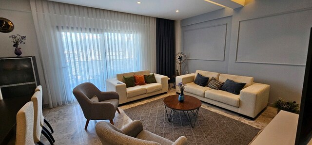 LAZZONİ OTURMA GRUBU ve 8 SANDALYELİ MASİF YEMEK MASASI