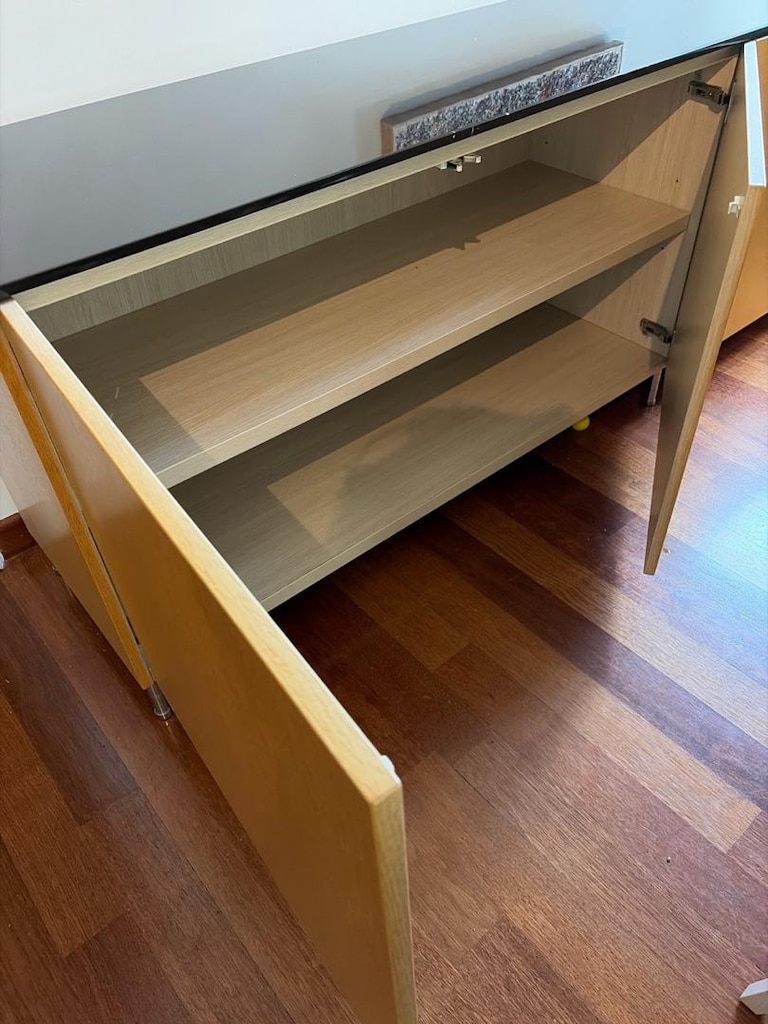 yemek odası masa 1x2 metre, dolap 2,5m uzunluğu eni 47cm - 7