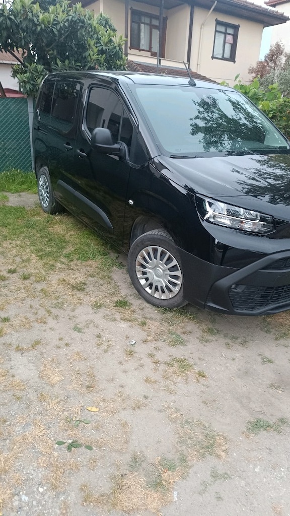 Toyota proacity 2024 model aile arabası - 2
