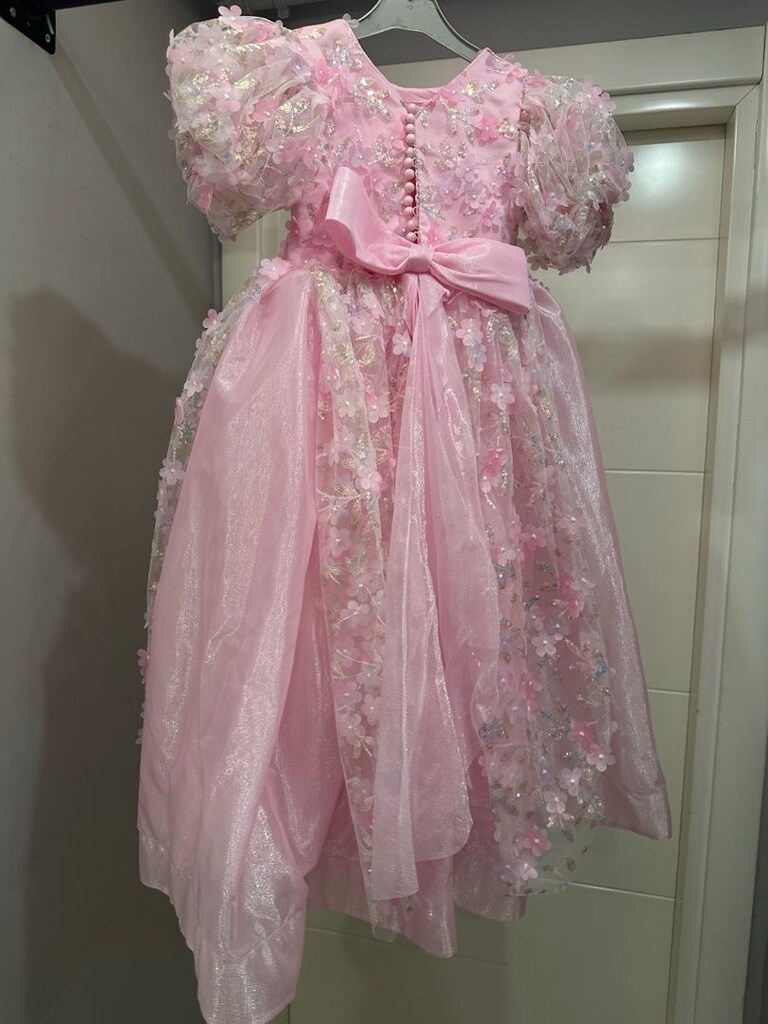 6 yaş .prenses model Pembe renk, çiçekli desenli kabarık abiye - 4