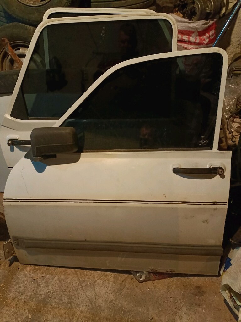 Toros binek sol ön ve arka ve sağ arka kapı ve bagaj kapılar dolu - 2