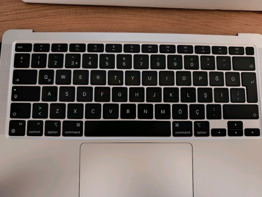 M1 Macbook Air (MONİTÖR HARİÇ) 8/256 GB - 7