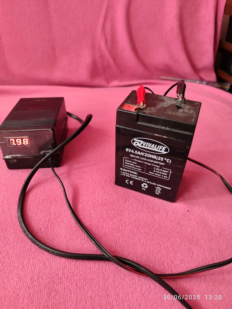 sabit8.5v 2 amper voltmetreki adaptör 450tl - 8