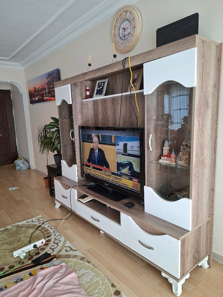 LED IŞIKLI CAM RAFLI ÇEKMECELİ TV ÜNİTESİ - 2