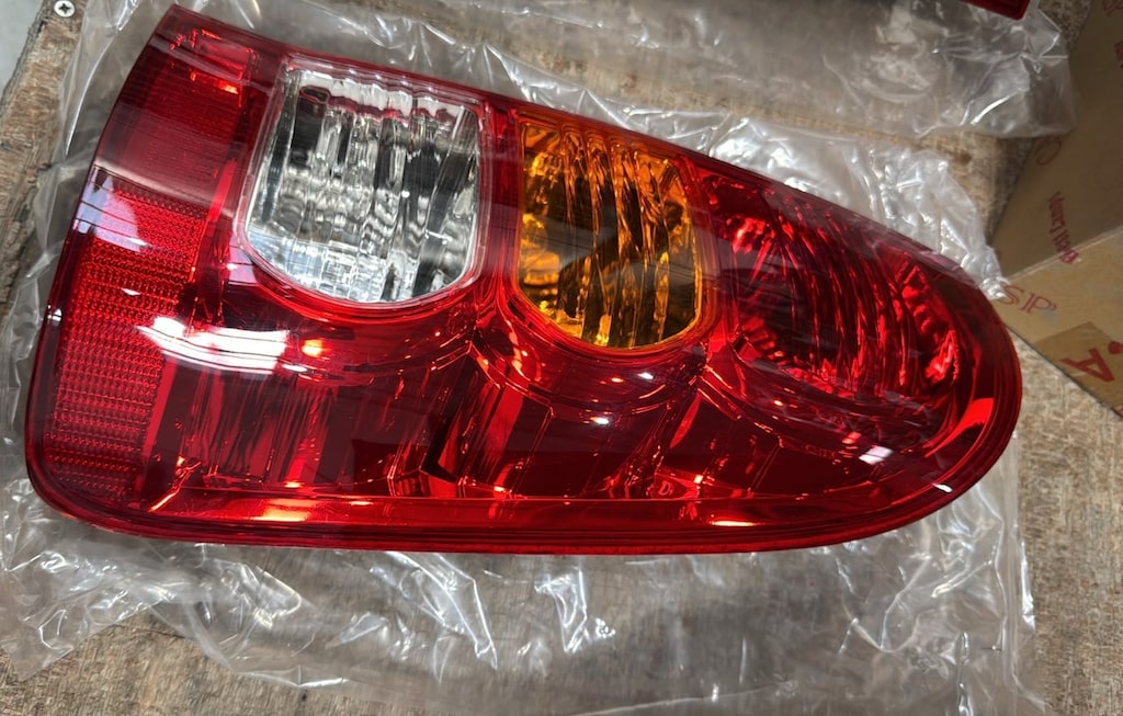 HILUX VIGO STOP SAĞ 2005 2006 2007 2008 2009 2011 SIFIR 81551-0K010 - 2