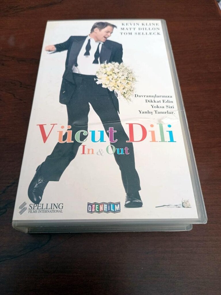 In & Out (1997) VHS Kaset