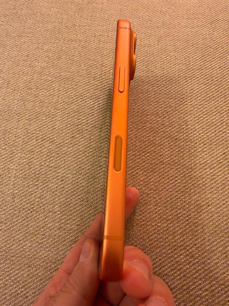iPhone 17 Pro - Kozmik Turuncu - 4