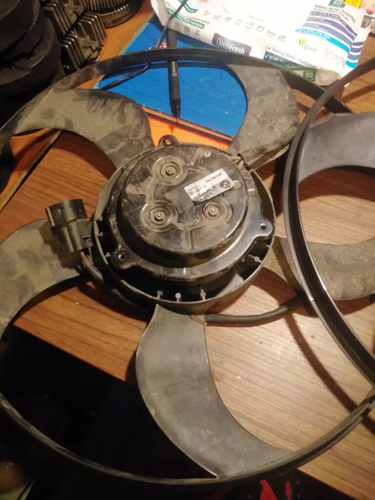 BMW FAN MOTOR - 2