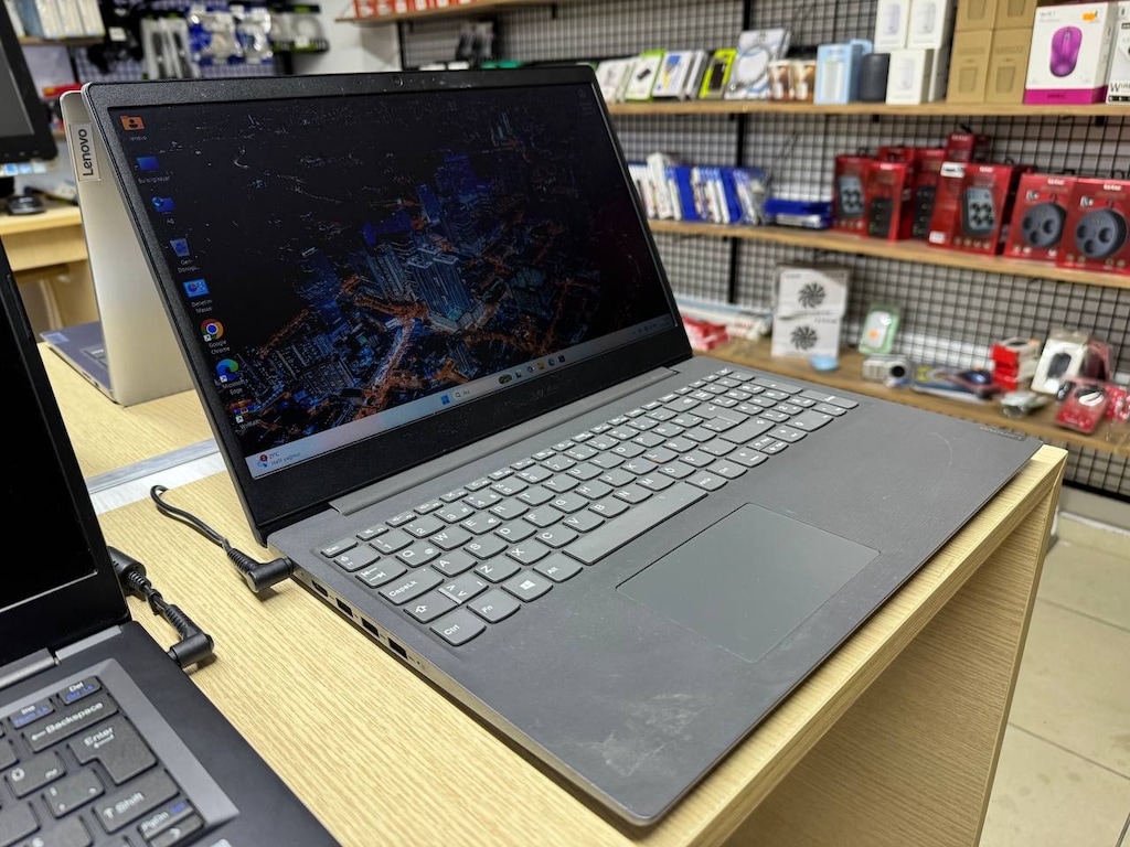 LENOVO *RYZEN 5 3500U İŞLEMCİ *8GB RAM *240GB SSD *RADEON 2GB E.K - 4