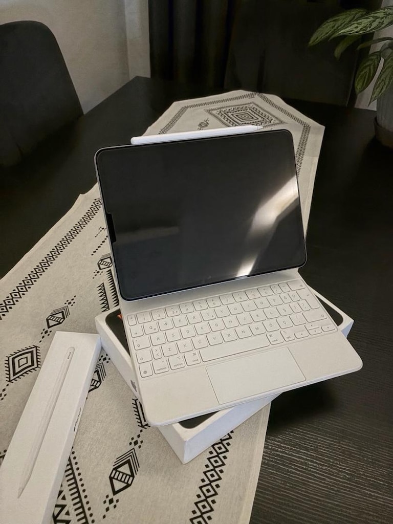 iPad Pro M2 256GB FULL SET+ Apple Pencil + Smart Keyboard - 2