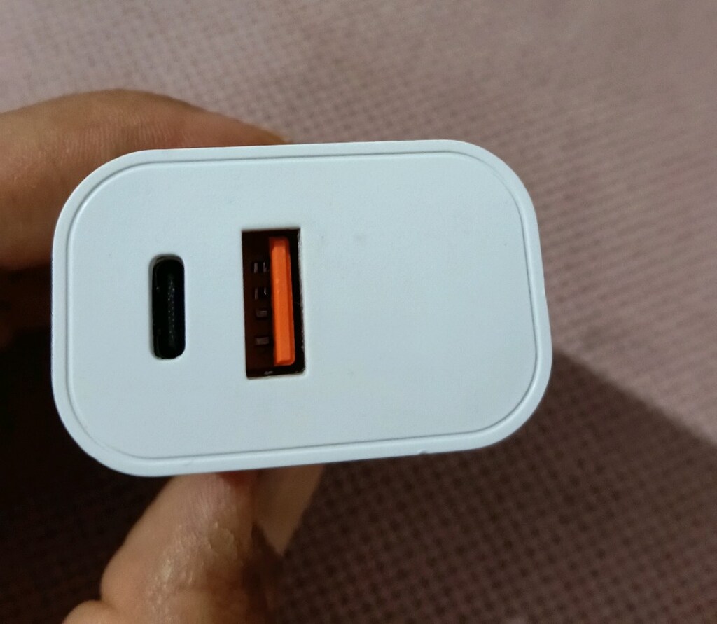 l Sample marka şarj adaptörü - 3