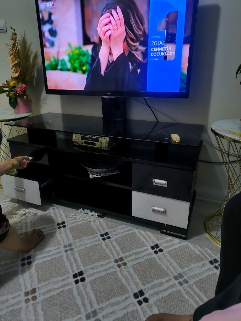 TV ünitesi sağlam hiçbir sorunu yok - 2