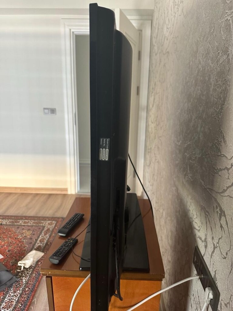 Samsung LCD TV - 4