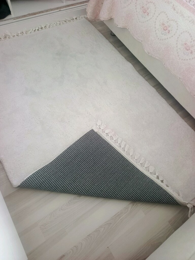 iki adet tüylü krem rengi yatak odasıı ve çocuk odası halısı - 3