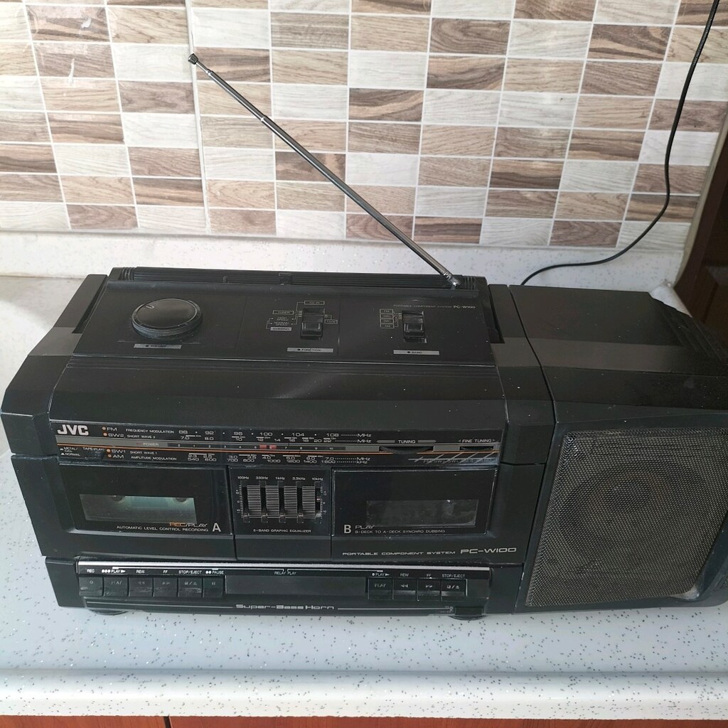 JVC radyo kaset çalar.Hoparlorun biri yok.Kasetin biri çalışıyor - 6