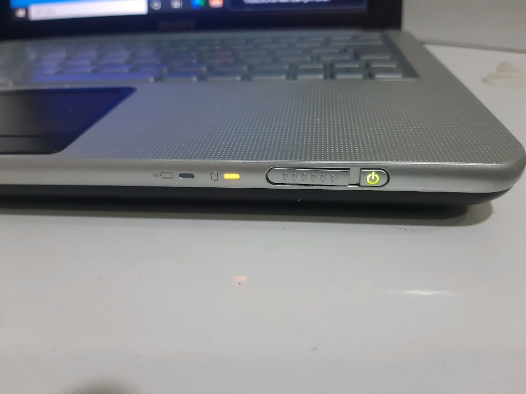Sony mini book laptop - 7