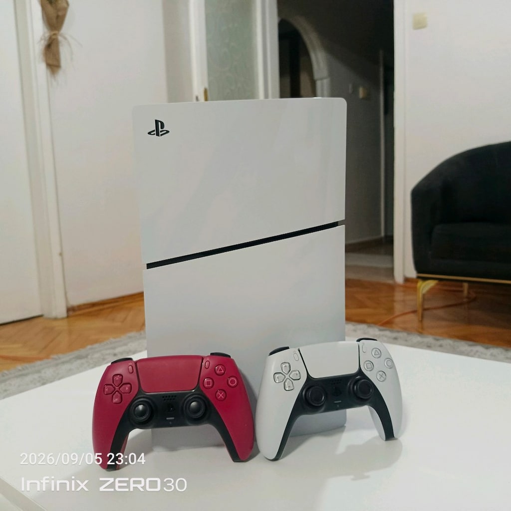 PS5 Slim + 2 Adet DualSense Kol – Temiz Kullanılmış - 4