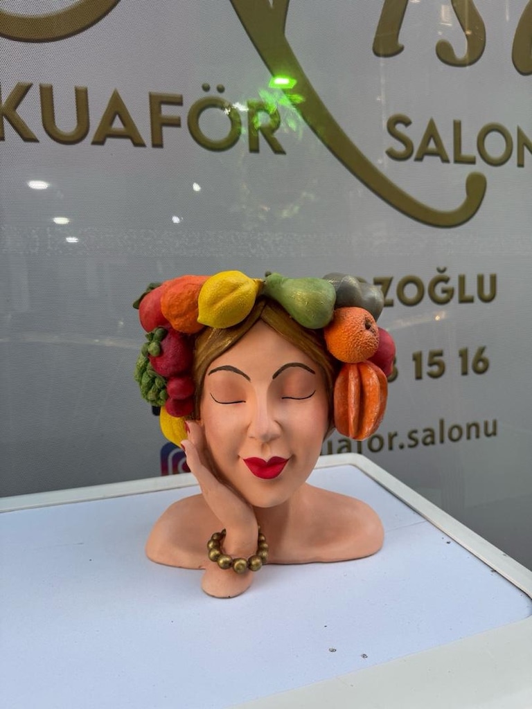Meyve temalı kadın figürü - 4