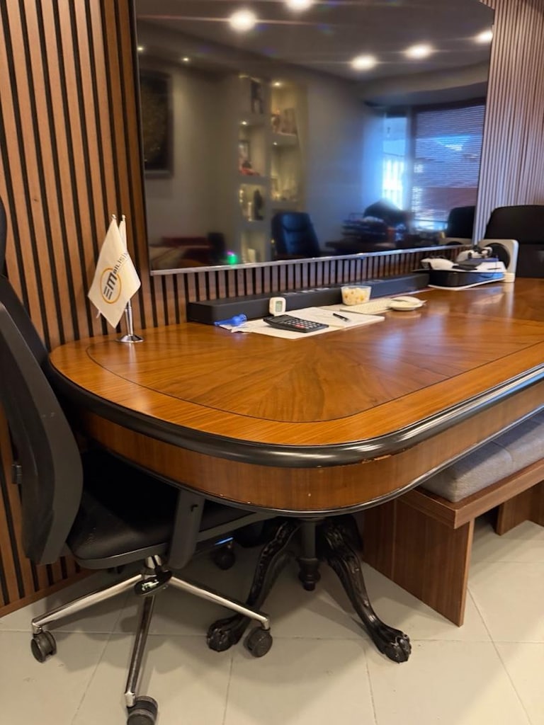 yemek veya ofis masası