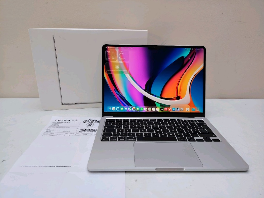 MacBook Air 2022 M2 ÇİP 8GB RAM 256GB PİL DEVRİ SADECE 44 - 8