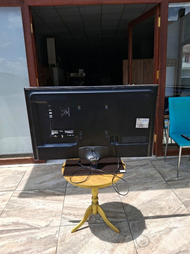 SAMSUNG 40 İNÇ 102 EKRAN TV - 2