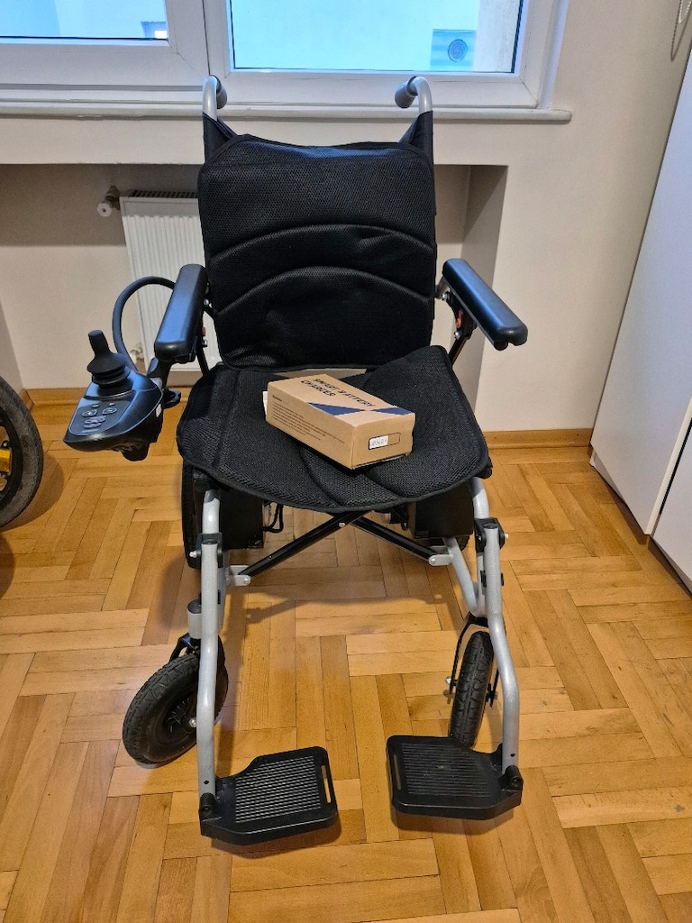akülü tekerlekli sandalye Adelsan ADL 400 - 3