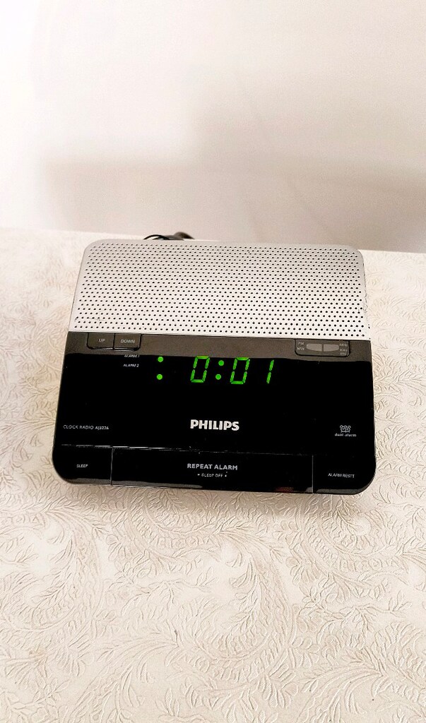TERTEMİZ PHİLİPS FM RADYOLU ÇİFT ALARMLI MASA SAATİ - 7