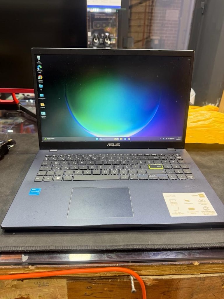 Asus Laptop - 4