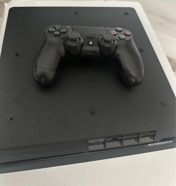 Sıfır Ayarında Tertemiz Ps4 slim 1 Tb