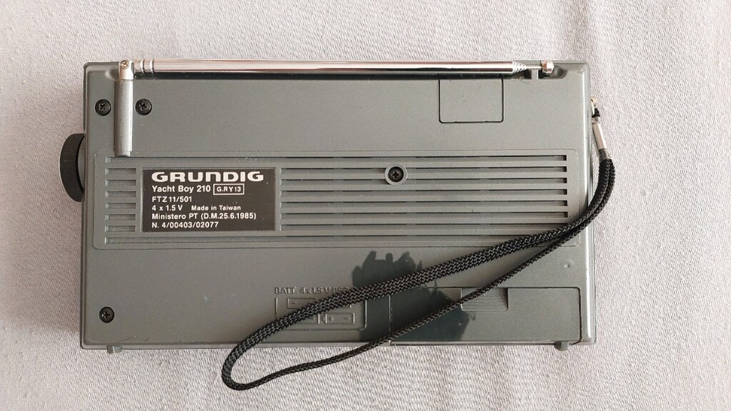 GRUNDIG YACHT BOY 210 ALMAN MALI 1985 ÜRETİMİ RADYO - 3