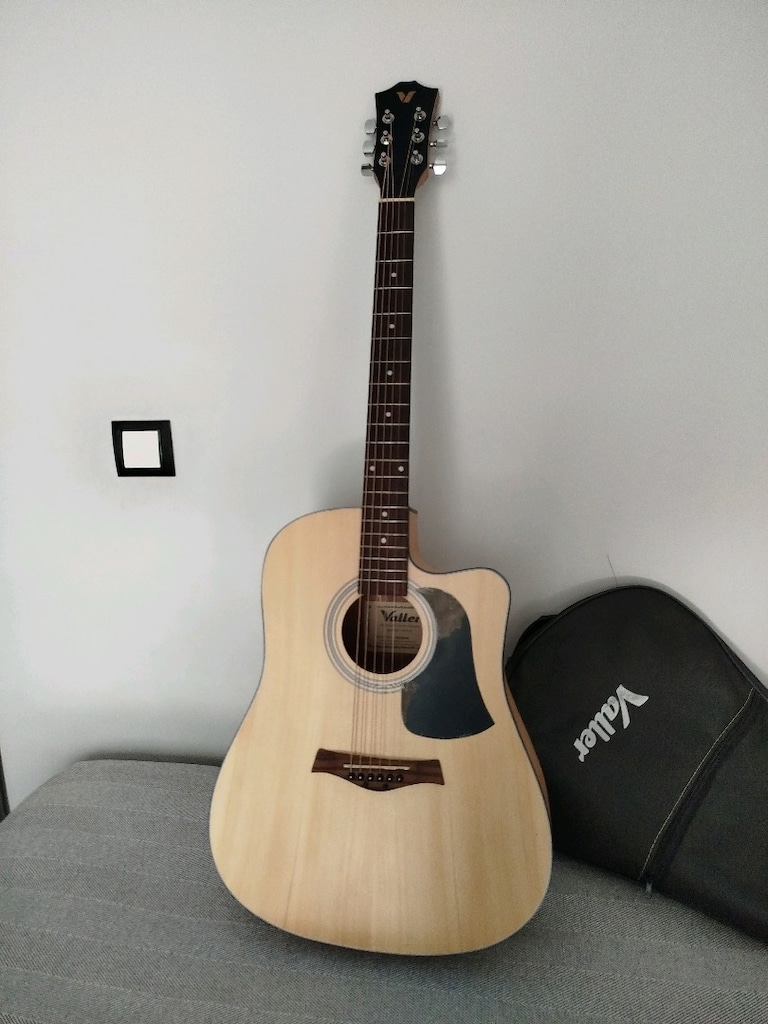 Akustik Gitar