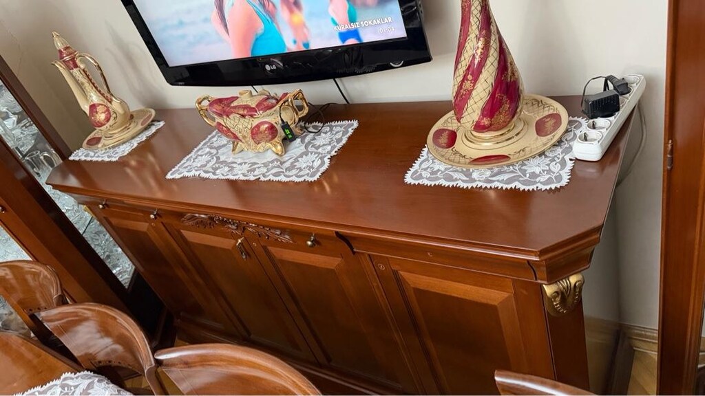 AĞAÇ YEMEK MASASI KONSOL CAMLI DOLAP - 3
