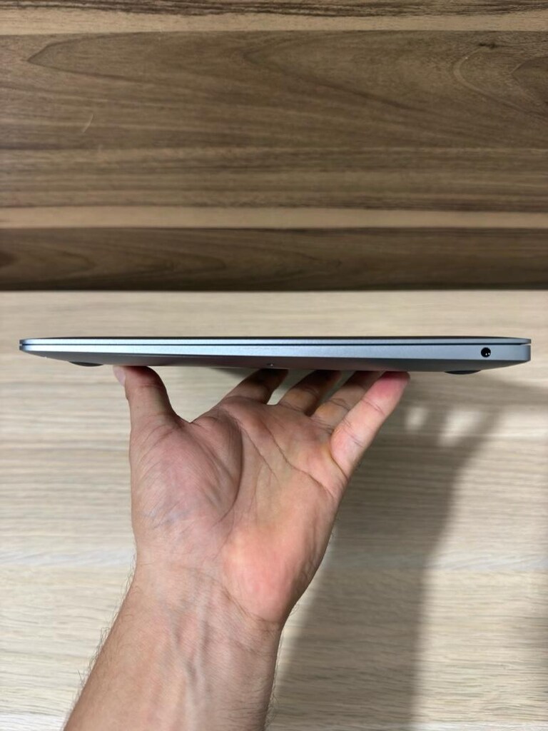 MacBook Air / M1 / 13 inç / 8 GB Ram / 512 GB Ssd - 6