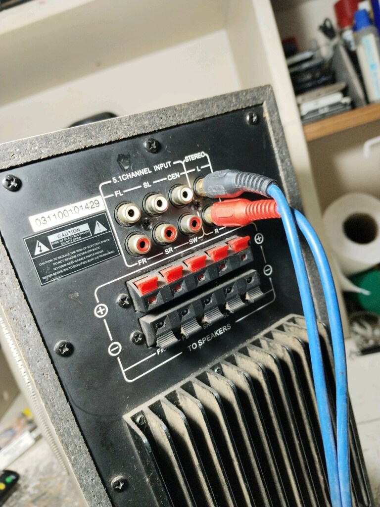 AKAİ - SS 4100 MARKA VE MODEL NUMARALI TEMİZ KUMANDALI 5+1 SES SİSTEMİ - 5
