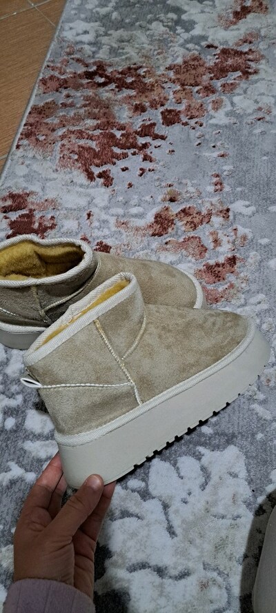 ugg bot