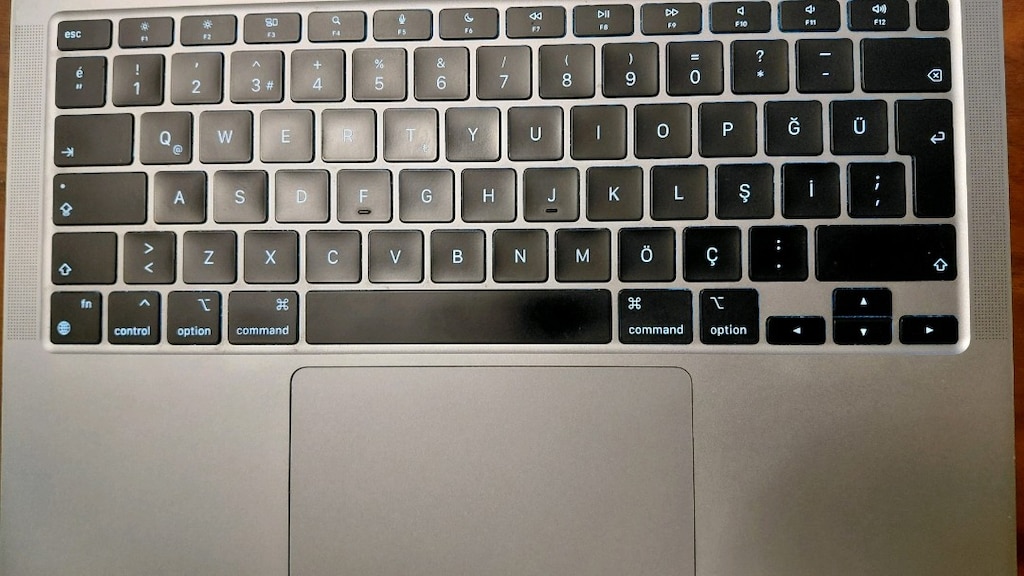 MacBook Air M1 laptop - 3