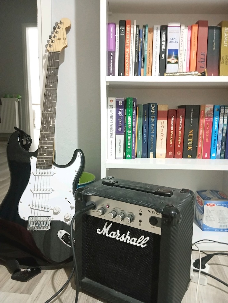 Elektro gitar squier ve marshall amfi - 7