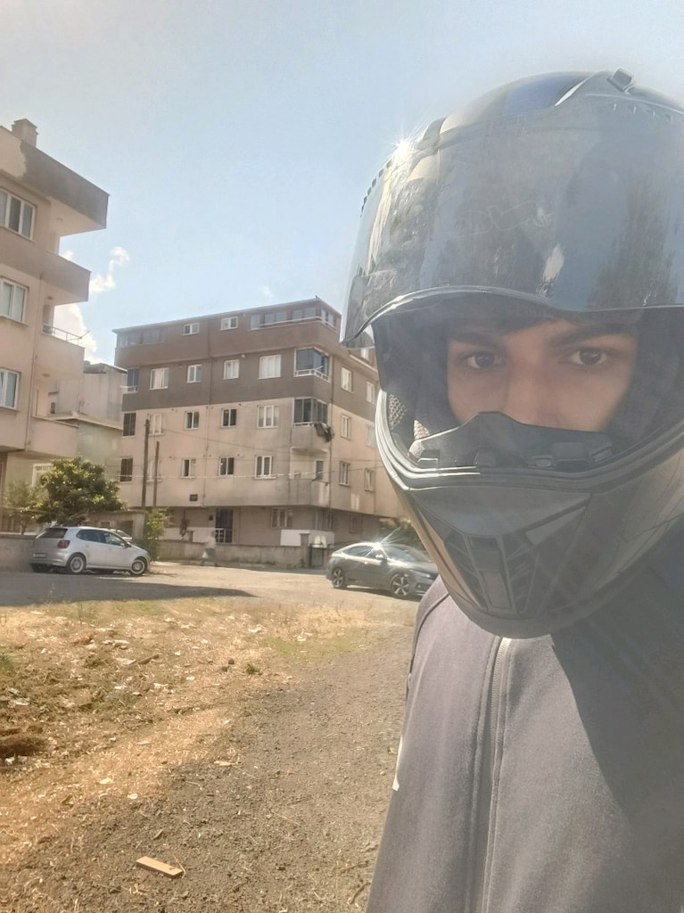 Acil satılık NCR kask - 2