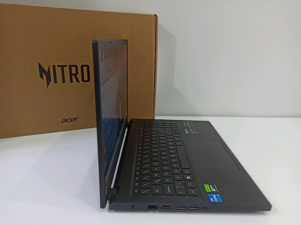 Acer Nitro V15 RTX 4050 6 GB i5 13 nesil 16 ram 512 SSD 165 Hz FHD - 5