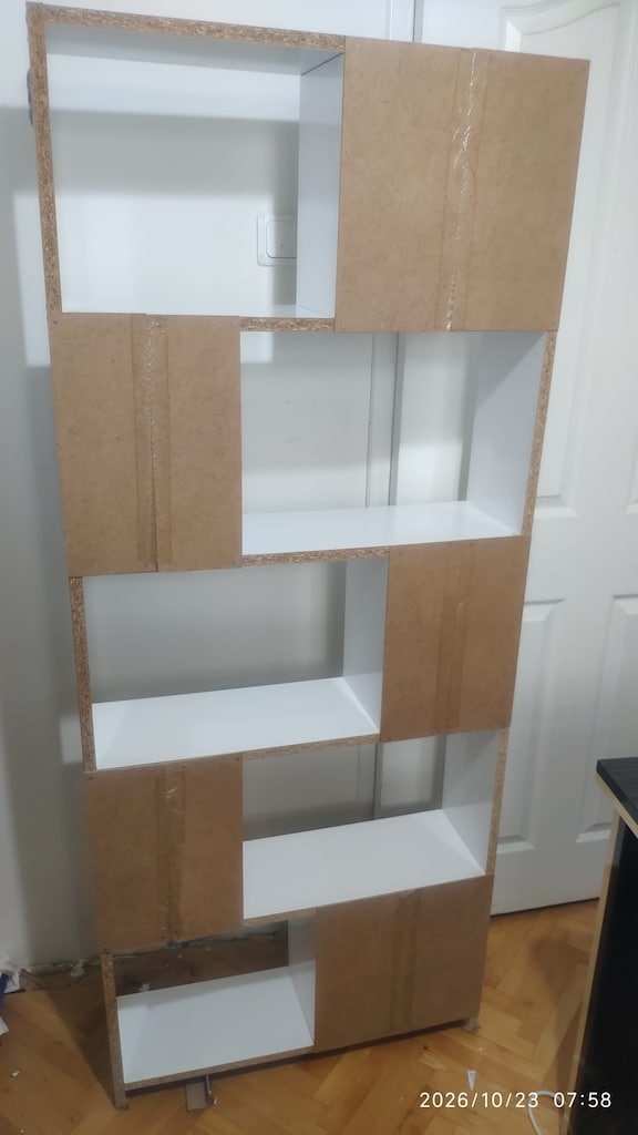 Beyaz Dekoratif Kitaplık – 10 Bölmeli Asimetrik Raf 70x179 cm - 3