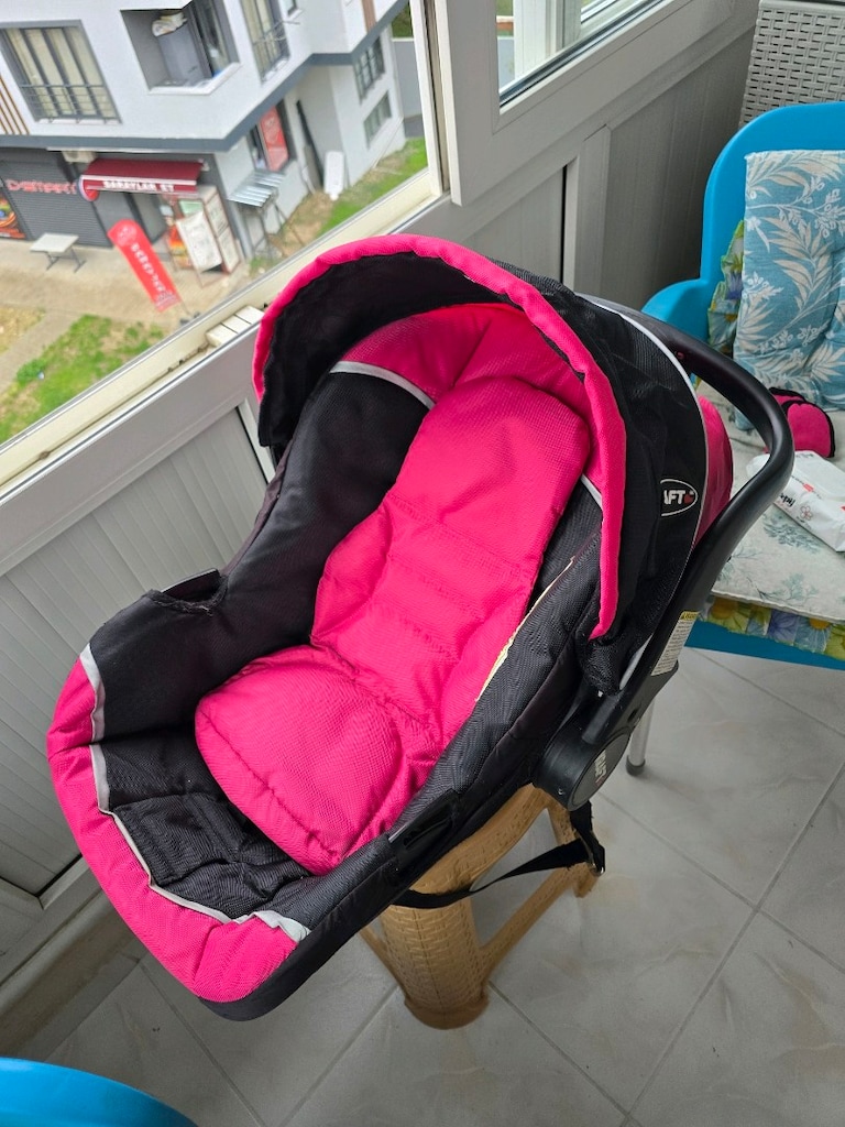 Pembe ve Siyah Araba Koltuğu - 6