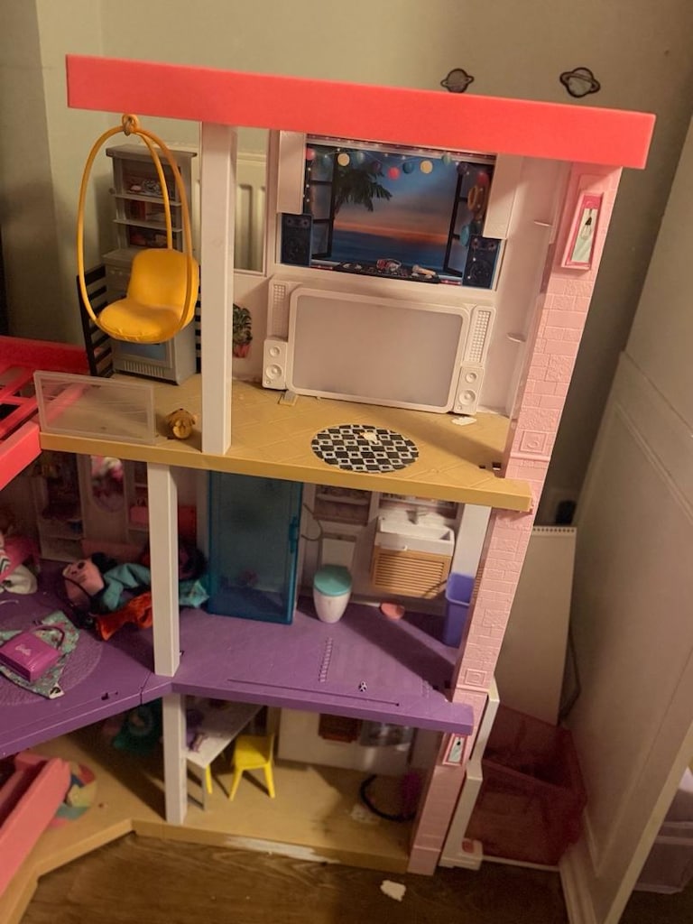 Barbie Işıklk Sesli Rüya Evi - 4