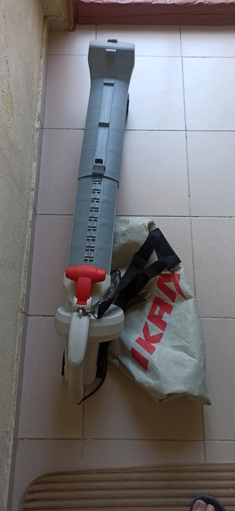 Elektrikli bahçe süpürgesi, toplar, öğütür gerekirse üfler