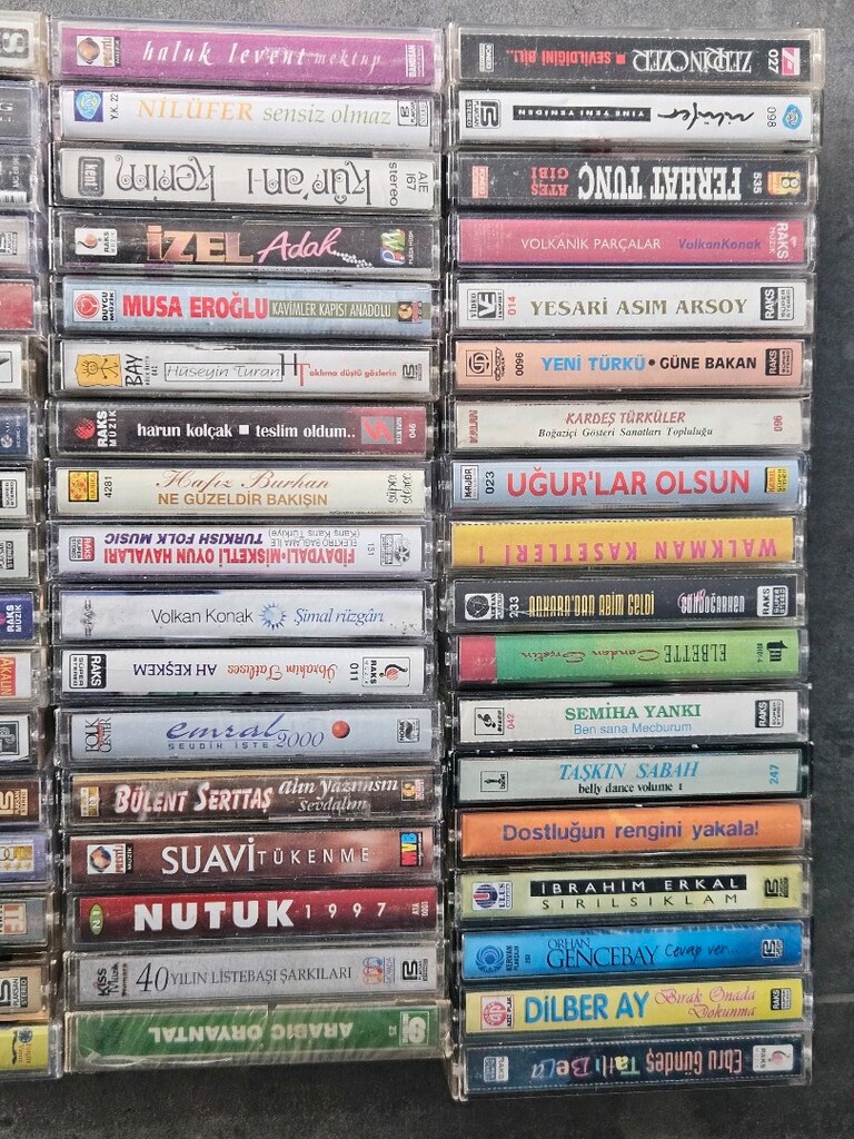 çeşitli sanatçılara ait müzik kaset albüm - 9