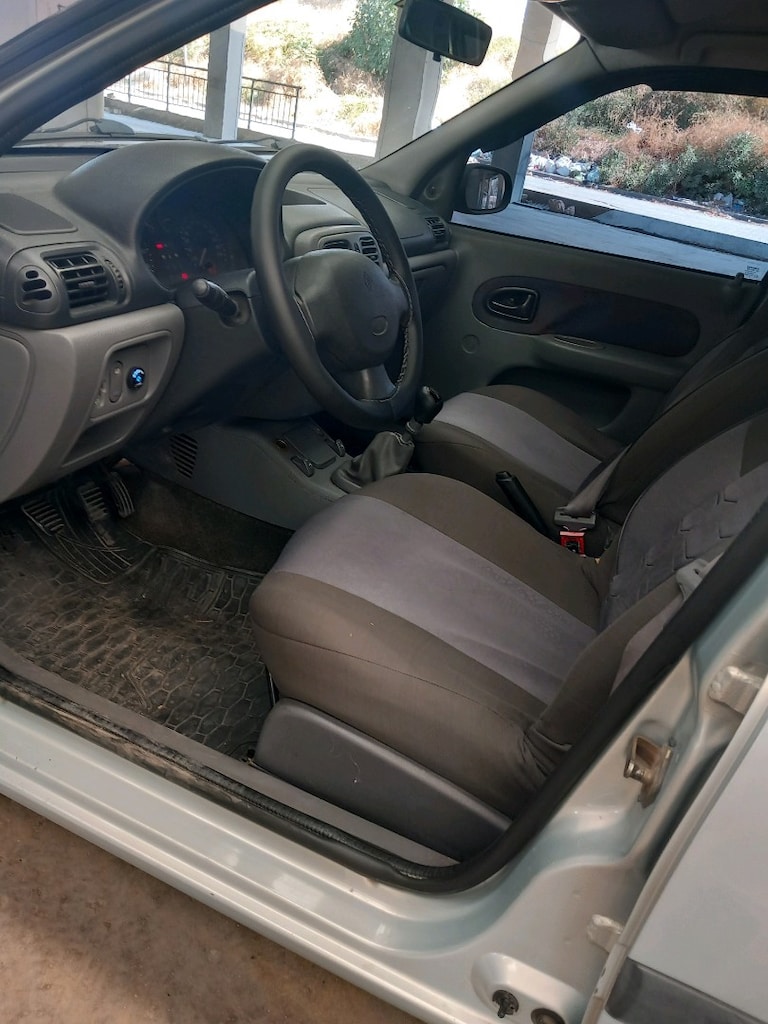 Renault Clio - 10