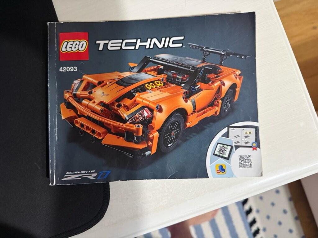 LEGO Technic 42093 Chevrolet Corvette ZR1 579 Parça - 3